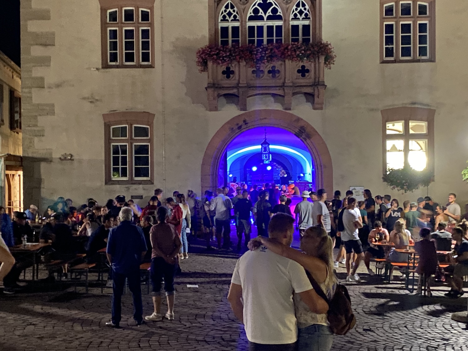 Abendstimmung vor dem Rathaus 23